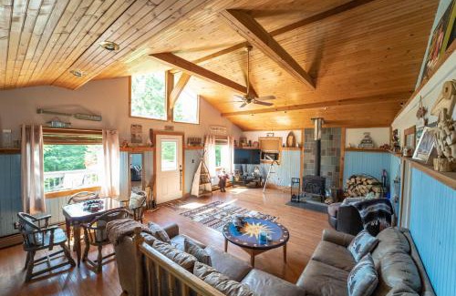 Roscoe House | Roscoe Cabin Pet friendly