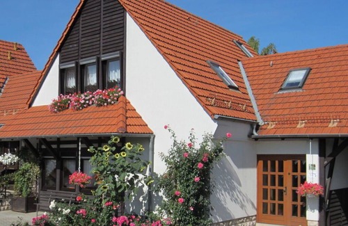 Bad Langensalza House | Rose ambience Modern retreat