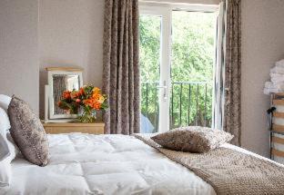 Lytchett Matravers Hotel | Rose and Crown