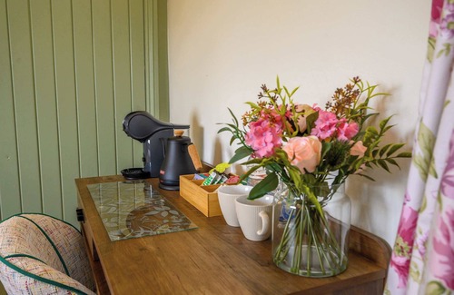 Staple Hill Apartment | Rose by StayStaycations