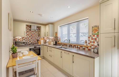 Maidstone House | Rose Cottage - One Bedroom House, Sleeps 2