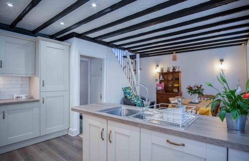 Bishopston Cottage | Rose Cottage - 3 Bedroom - Murton Mumbles