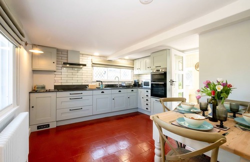 Blaxhall Cottage | Rose Cottage, Blaxhall - sleeps 4 guests in 2 bedrooms