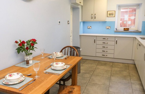 Horton in Ribblesdale House | ROSE COTTAGE, family friendly, with a garden in Settle