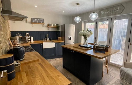 Morpeth House | Rose Cottage - Hot Tub - Town Centre