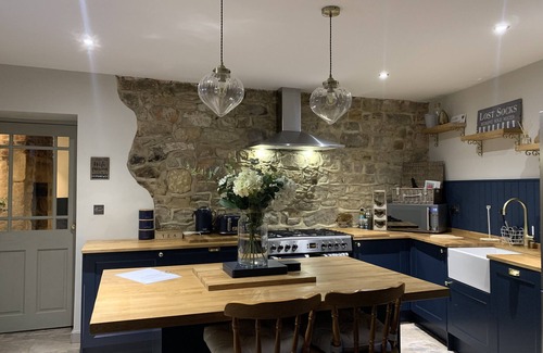 Morpeth House | Rose Cottage - Hot Tub - Town Centre