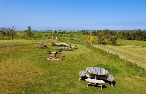 Linlithgow Apartment | Rose Cottage - sleeps 8 guests in 3 bedrooms