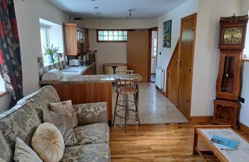 Trecynon House | Rose Cottage Trecynon Traditional 2 bed cottage Zip World Beacons Bike