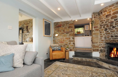 Callington Cottage | ROSE COTTAGE, with hot tub in Callington