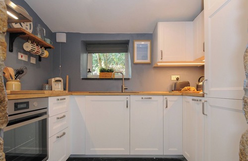 Callington Cottage | ROSE COTTAGE, with hot tub in Callington
