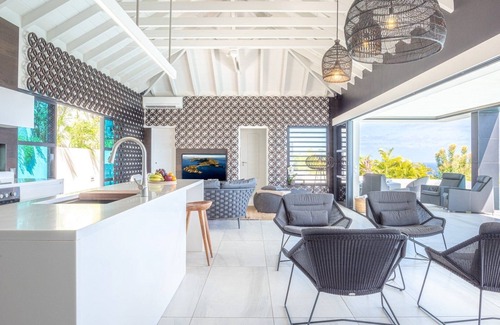 Devet Villa | Rose Dog Luxury villa