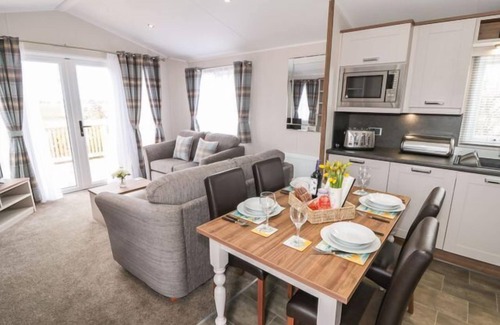 Runswick Bay Cottage | ROSE LODGE, pet friendly, country holiday cottage in Staithes