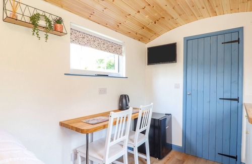 Illogan Cottage | ROSE, romantic, character holiday cottage, with a garden in Illogan
