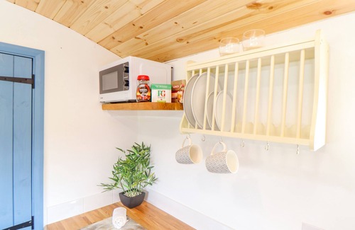 Illogan Cottage | ROSE, romantic, character holiday cottage, with a garden in Illogan