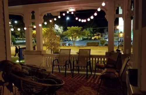 West Central Apartment | Rose Room Peaceful Downtown Historic