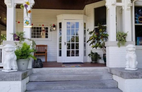 West Central Apartment | Rose Room Peaceful Downtown Historic