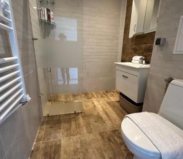 g.k. Strelbishte Apartment | Rose's apartment - South park, Free Parking, Mountain View, self check-in, close to metro, stores, family-friendly
