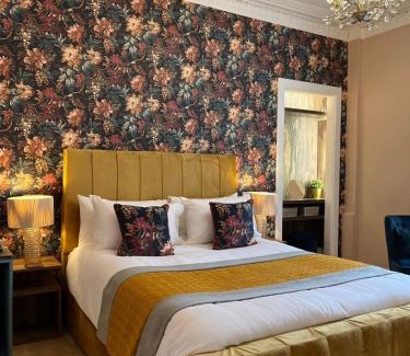 Oban House | Rose Villa