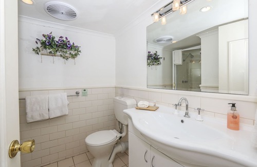 Gooseberry Hill Bed & Breakfast | Rosebridge House Bed & Breakfast Adult Retreat