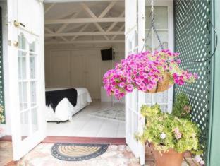 Gooseberry Hill Bed & Breakfast | Rosebridge House Bed & Breakfast Adult Retreat