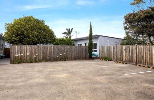 Capel Sound Apartment | Rosebud Beachfront Haven Coastal Bliss One