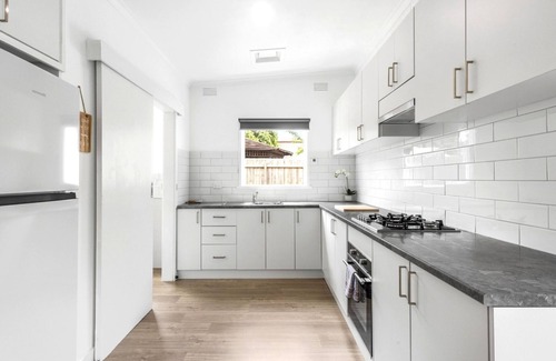 Capel Sound Apartment | Rosebud Beachfront Haven Coastal Bliss Three