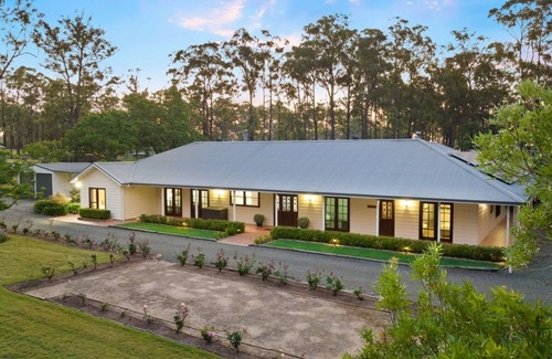 Lovedale House | Rosedale Estate - Stunning and Stylish Estate