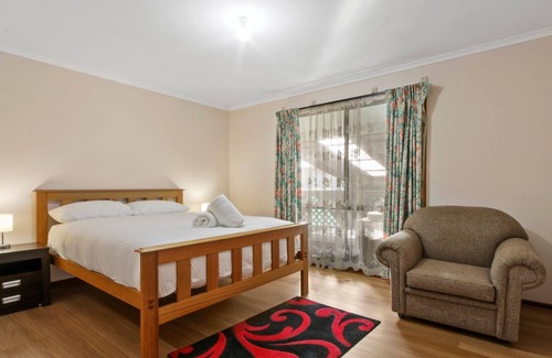 Lake Tyers Beach House | Rosella - Cosy house ideal for families and groups