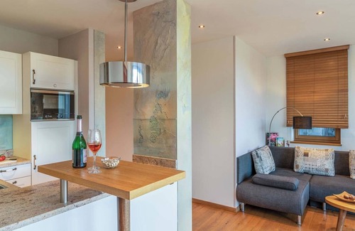 Pelham Apartment | Rosengarten, 66 qm Souterrain, 2 separate Schlafzimmer, 2 Bäder