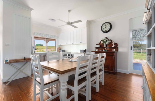 Meadow Flat House | Rosevilla Retreat - Beautiful Farm Getaway