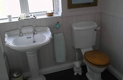 Guilden Sutton Bed & Breakfast | Roseville Bed & Breakfast