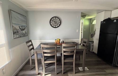 Big Creek Cottage | Rosey's Retreat Charming 2-bedroom Country Cottage in LaFollette, Tennessee WiFi