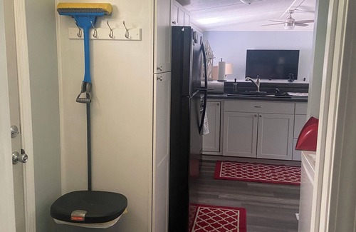 Big Creek Cottage | Rosey's Retreat Charming 2-bedroom Country Cottage in LaFollette, Tennessee WiFi