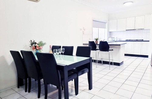 Maribyrnong House | Rosie house - Spacious comfortable home