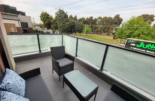 Maribyrnong Apartment | Rosie Townhouse at Gordon - Prime Location