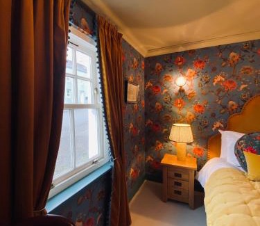 Tobermory House | Roslyn House