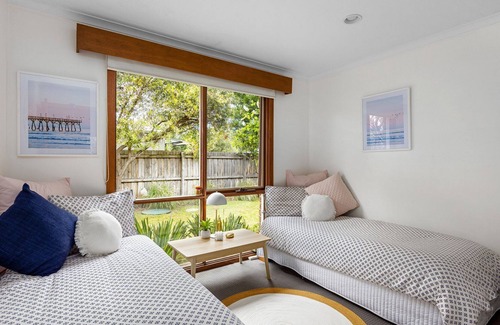 Rye House | Roslyn Retreat just a 5 minute brisk walk to Tyrone Beach