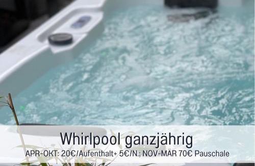 Ueberlingen Apartment | ROSMARIN - Kuschelige Fewo - Romantik & Entspannung im Whirlpool auf privater Terrasse, Ruhe & Hund willkommen - by FerienWohnenAmSee -