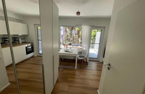 Ueberlingen Apartment | ROSMARIN - Kuschelige Fewo - Romantik & Entspannung im Whirlpool auf privater Terrasse, Ruhe & Hund willkommen - by FerienWohnenAmSee -