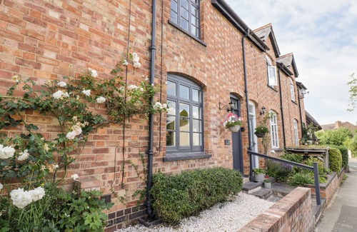Sedgeberrow Cottage | ROSS COTTAGE, pet friendly, character holiday cottage in Broadway