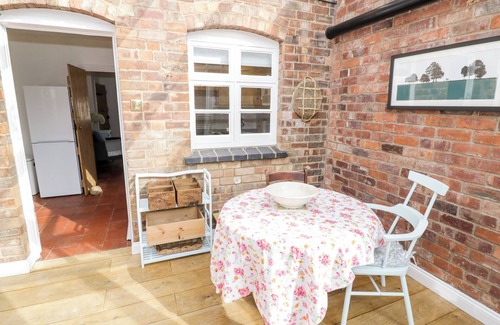 Sedgeberrow Cottage | ROSS COTTAGE, pet friendly, character holiday cottage in Broadway