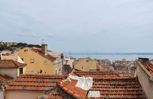 Pena Apartment | Rossio Penthouse Three-Bedroom Apartment w/ River View and Parking - by LU Holidays