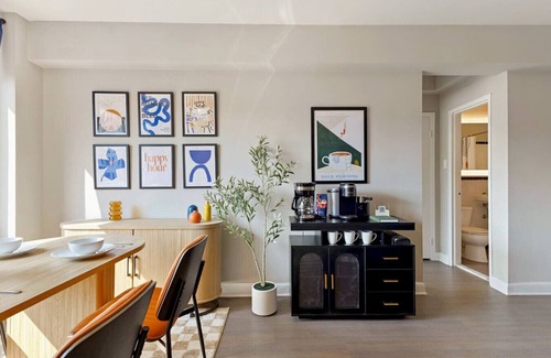 Radnor - Fort Myer Heights Apartment | Rosslyn 1BR Home | Walk to Eats + Free Parking