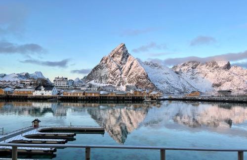 Hamnøya House | Rostad Retro Rorbuer