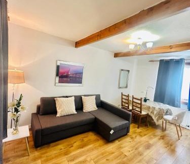 Rosyth House | Rosyth 3 Bedroom home-Near Edinburgh & M90 With Free Parking
