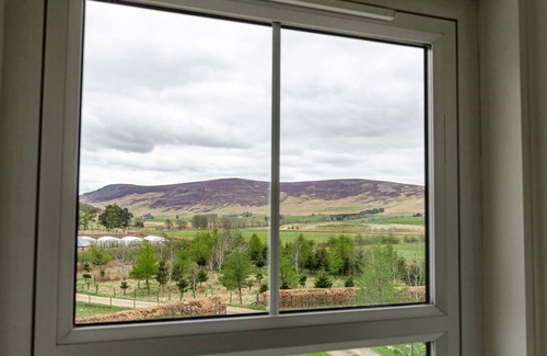 Kirriemuir Cottage | ROTTAL FARMHOUSE, pet friendly, with open fire in Kirriemuir