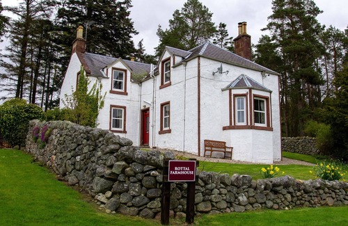 Kirriemuir Cottage | ROTTAL FARMHOUSE, pet friendly, with open fire in Kirriemuir