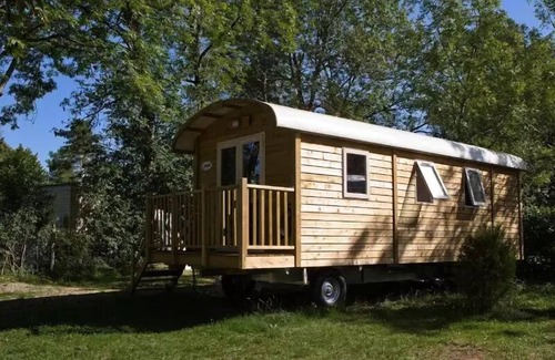 Pont-de-Poitte Cabin | Roulotte 21m2 4 Personen