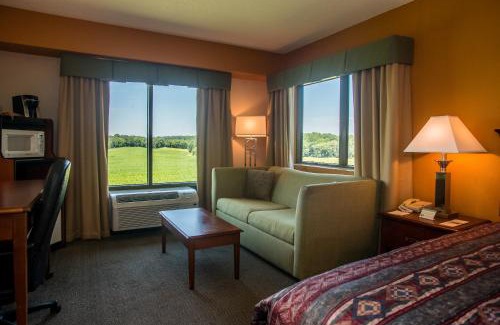Orange Hotel | Round Hill Inn