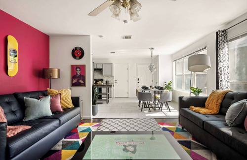 Round Rock House | Round Rocker | Sleeps 14 Guests | Private Yard